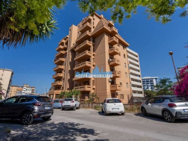 appartamento in vendita a Palermo in zona Zisa