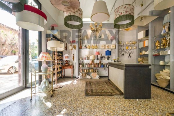locale commerciale in vendita a Palermo in zona Libertà