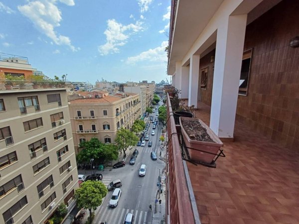 appartamento in vendita a Palermo in zona Politeama