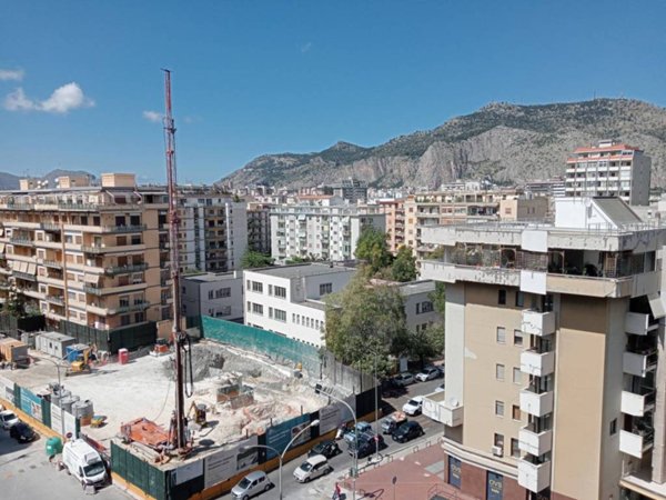 appartamento in vendita a Palermo in zona Malaspina/Palagonia