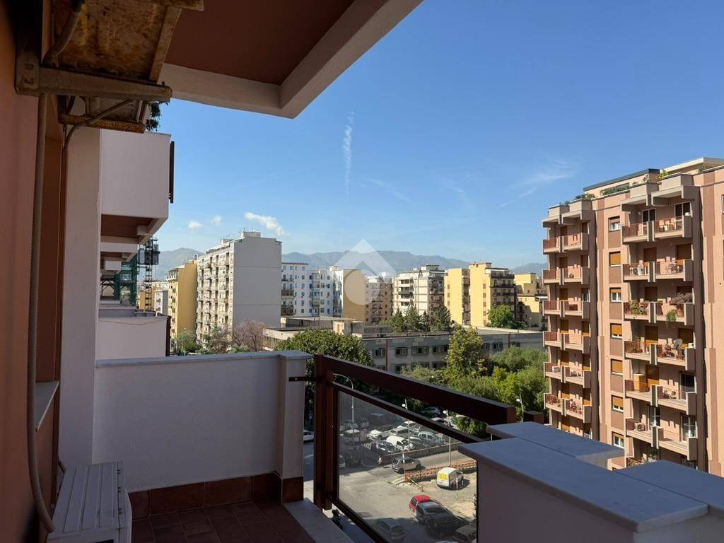 appartamento in vendita a Palermo in zona Malaspina/Palagonia