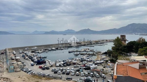 appartamento in vendita a Palermo in zona Arenella/Vergine Maria