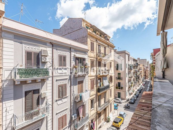 appartamento in vendita a Palermo in zona Zisa
