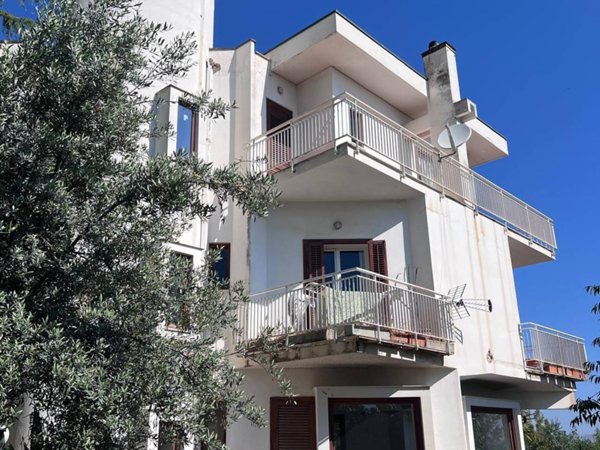 casa indipendente in vendita a Palermo in zona Mezzomonreale