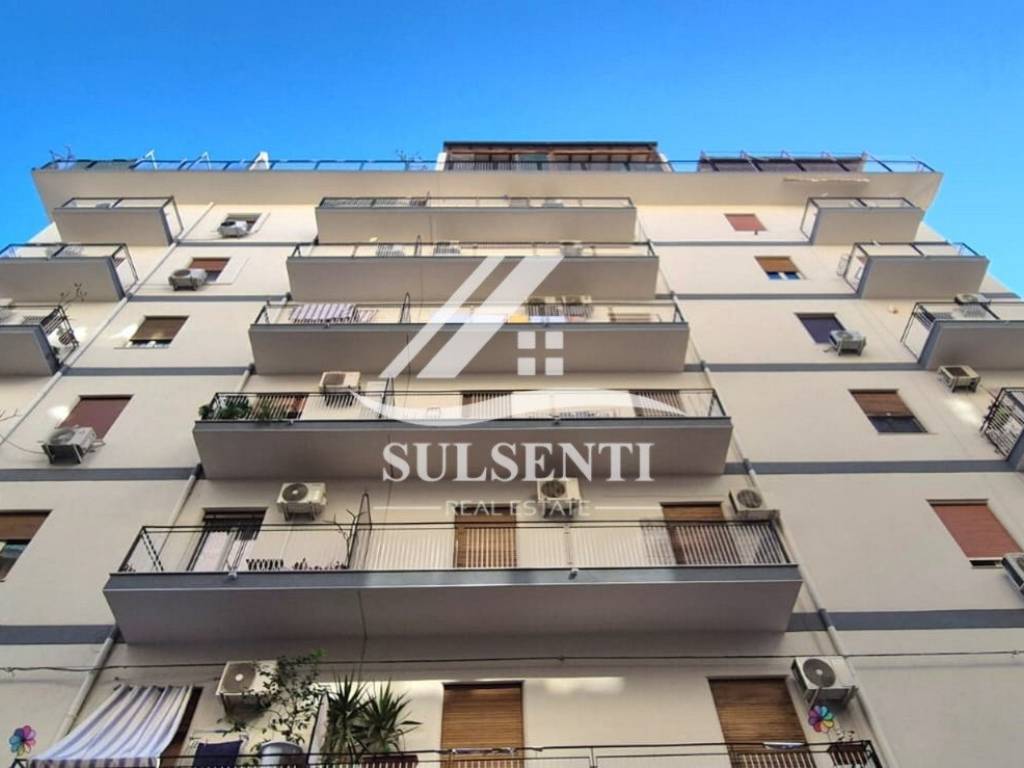 appartamento in vendita a Palermo in zona Malaspina/Palagonia