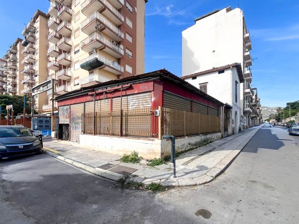negozio in vendita a Palermo in zona Calatafimi / Cuba