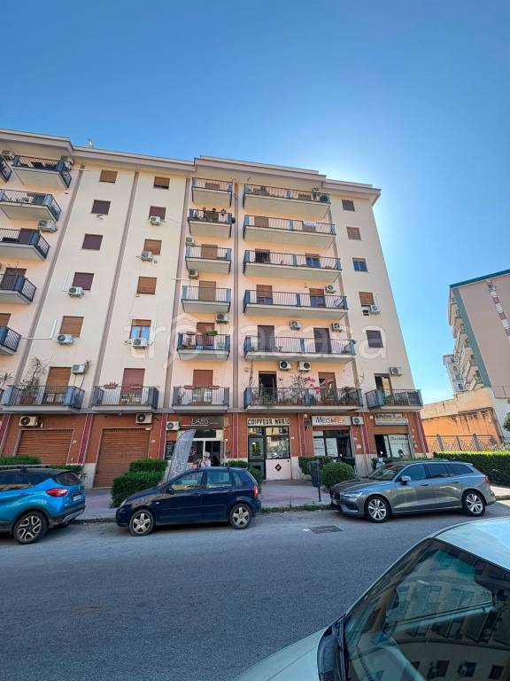 appartamento in vendita a Palermo in zona Malaspina/Palagonia