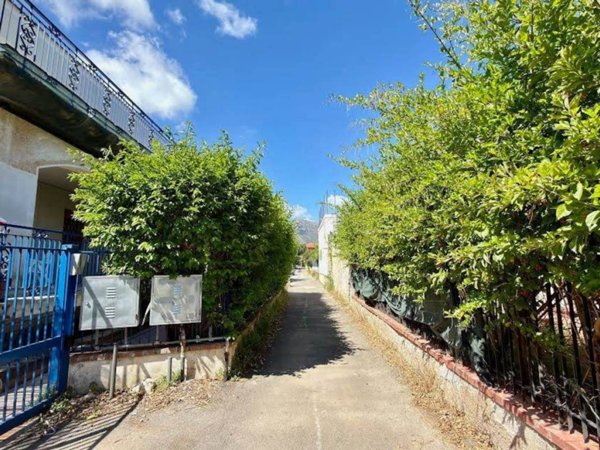 casa indipendente in vendita a Palermo in zona Mondello