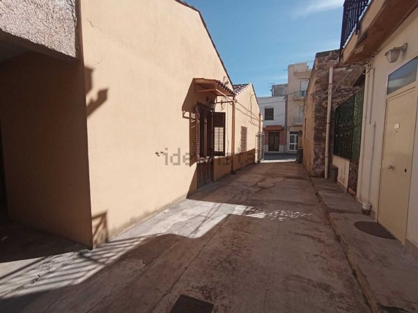 casa indipendente in vendita a Palermo in zona Villagrazia/Falsomiele