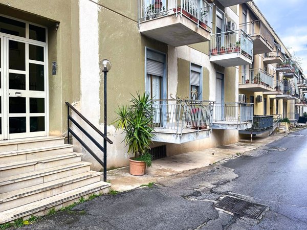 casa indipendente in vendita a Palermo in zona San Lorenzo