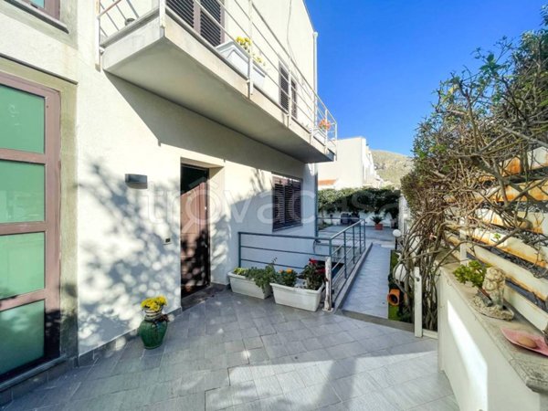 casa indipendente in vendita a Palermo in zona Partanna