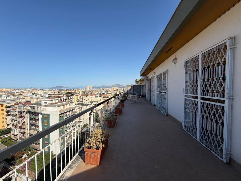 appartamento in vendita a Palermo in zona Malaspina/Palagonia