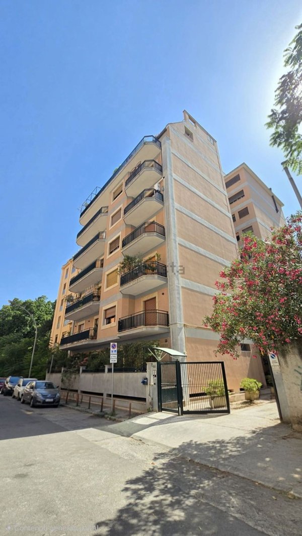 appartamento in vendita a Palermo in zona Malaspina/Palagonia