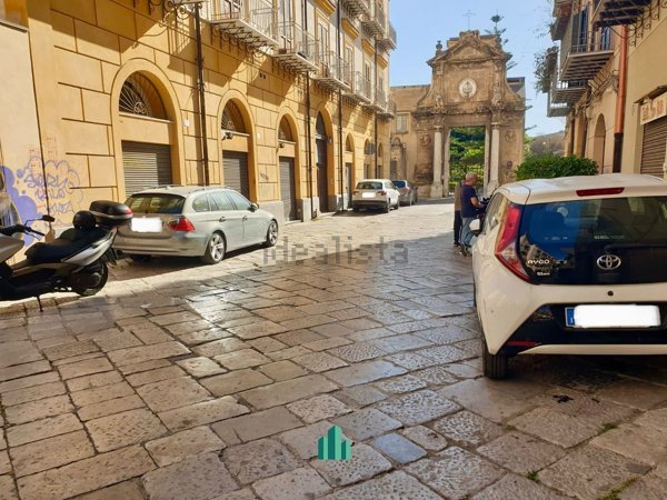 casa indipendente in vendita a Palermo in zona Centro storico
