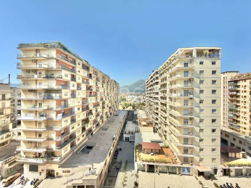 appartamento in vendita a Palermo in zona Malaspina/Palagonia