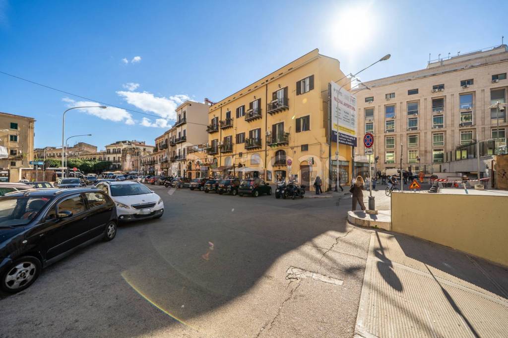 negozio in vendita a Palermo in zona Zisa