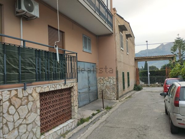 casa indipendente in vendita a Palermo in zona Mezzomonreale