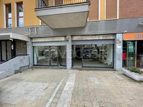 negozio in vendita a Palermo in zona Malaspina/Palagonia