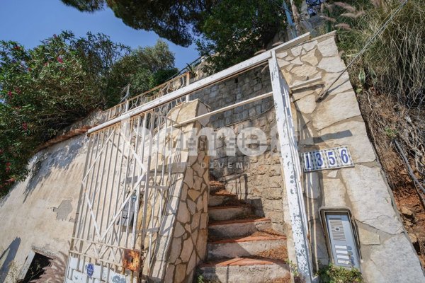 casa indipendente in vendita a Palermo in zona Arenella/Vergine Maria