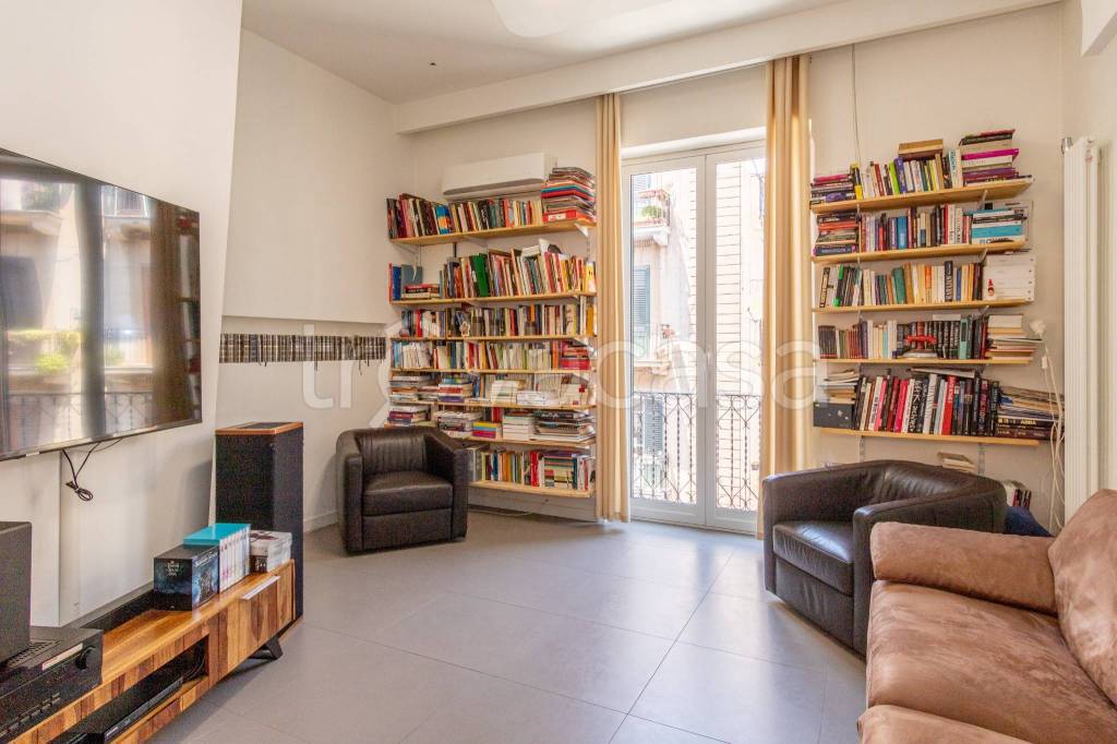 appartamento in vendita a Palermo in zona Zisa
