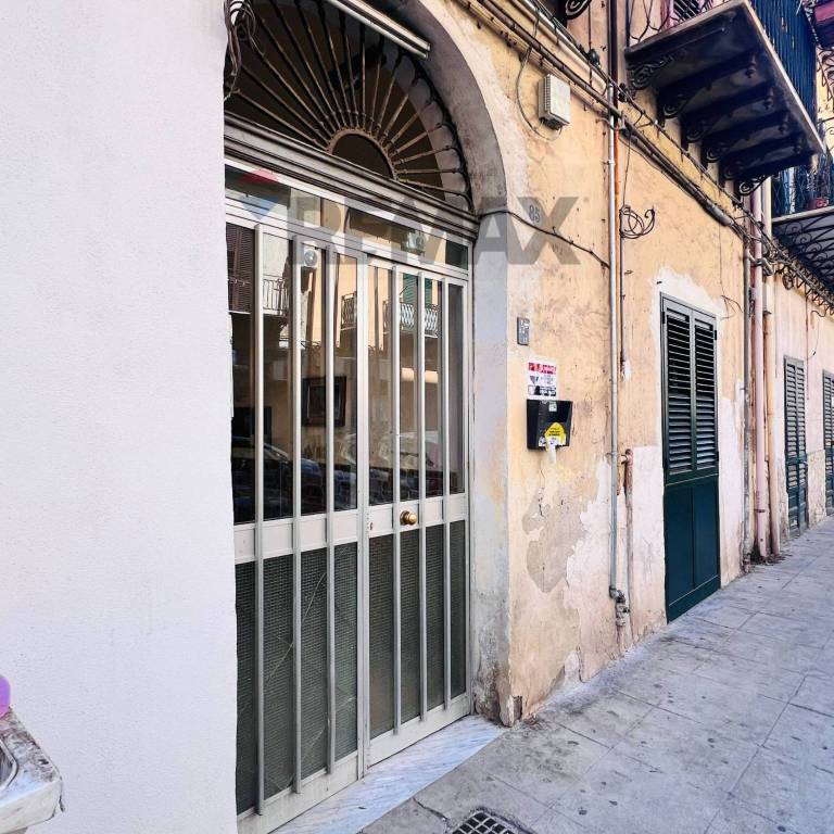 appartamento in vendita a Palermo in zona Zisa