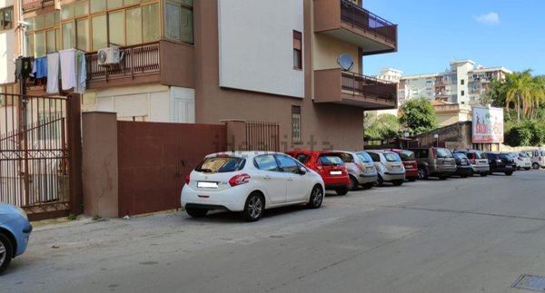 negozio in vendita a Palermo in zona San Lorenzo