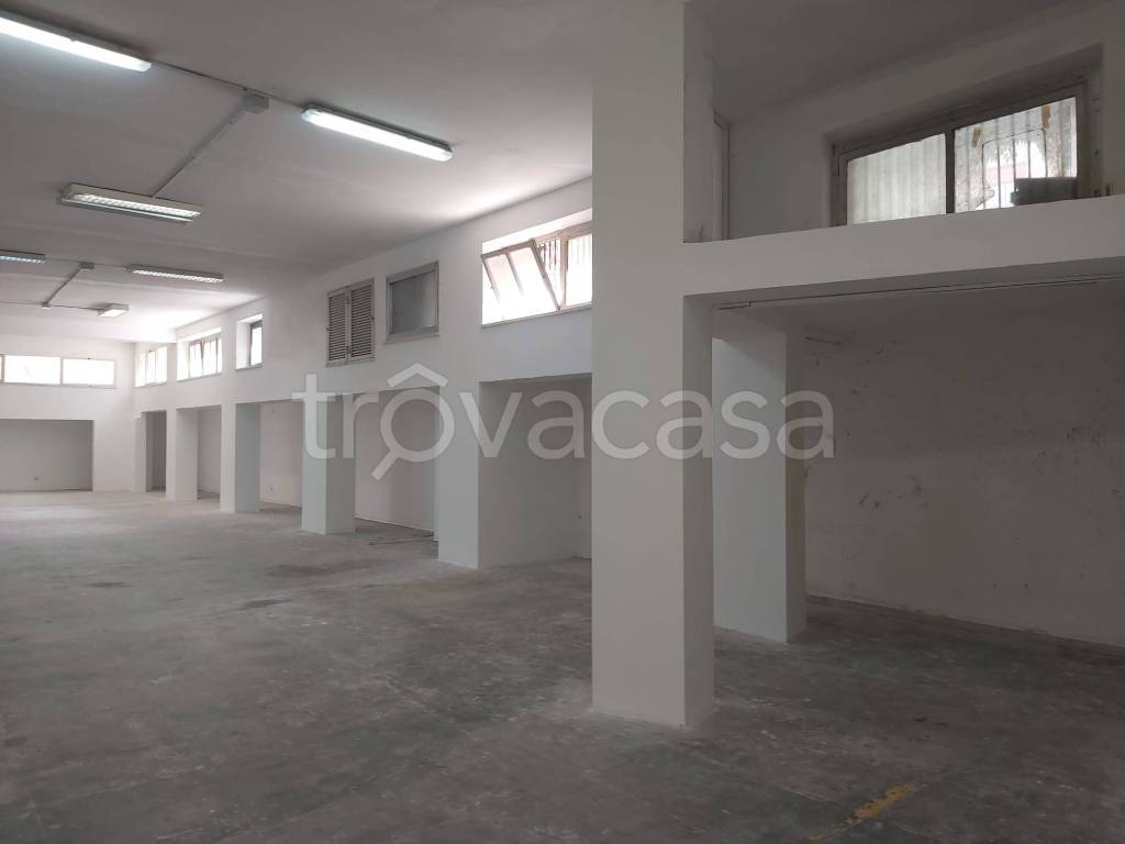 locale commerciale in vendita a Palermo in zona Uditore