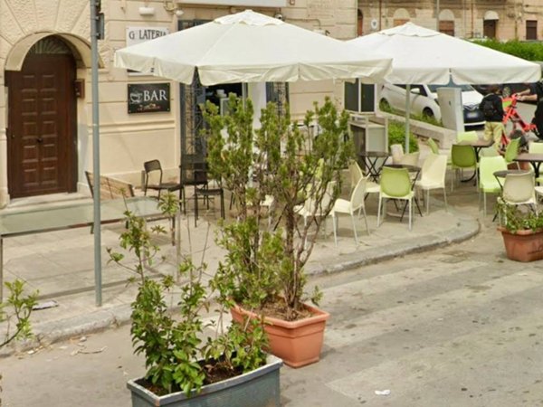 negozio in vendita a Palermo in zona Arenella/Vergine Maria