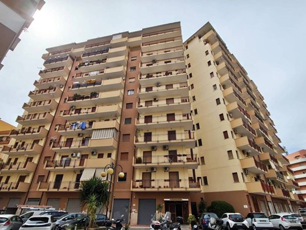 appartamento in vendita a Palermo in zona Malaspina/Palagonia