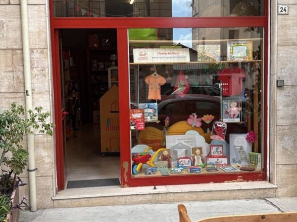 negozio in vendita a Palermo in zona Malaspina/Palagonia
