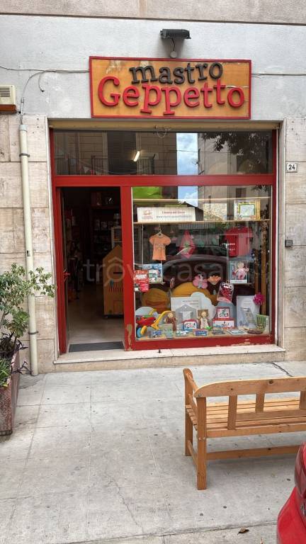 negozio in vendita a Palermo in zona Malaspina/Palagonia