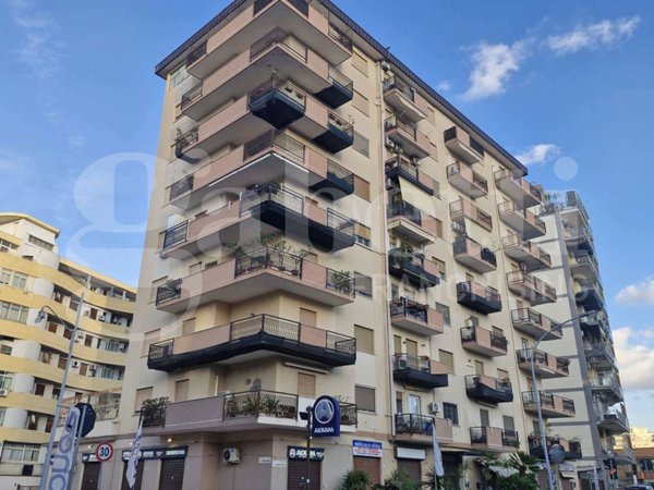 appartamento in vendita a Palermo in zona Malaspina/Palagonia