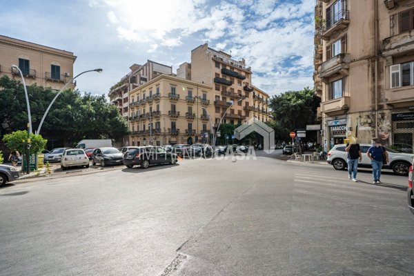ufficio in vendita a Palermo in zona Politeama