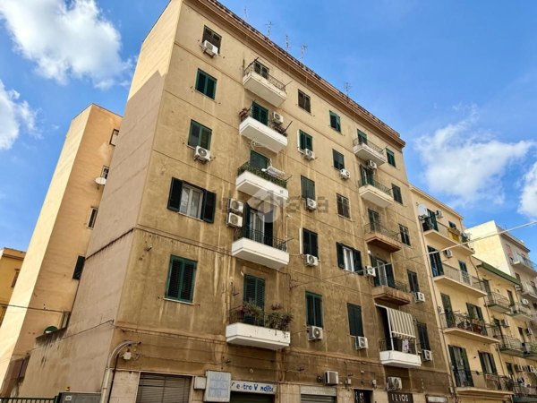 appartamento in vendita a Palermo in zona Malaspina/Palagonia