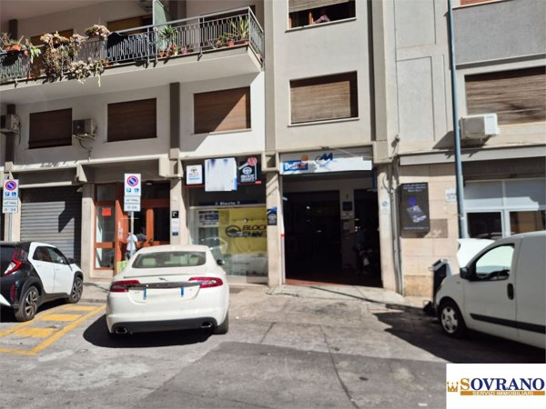 locale commerciale in vendita a Palermo in zona Centro storico