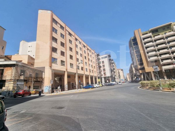 negozio in vendita a Palermo in zona Politeama