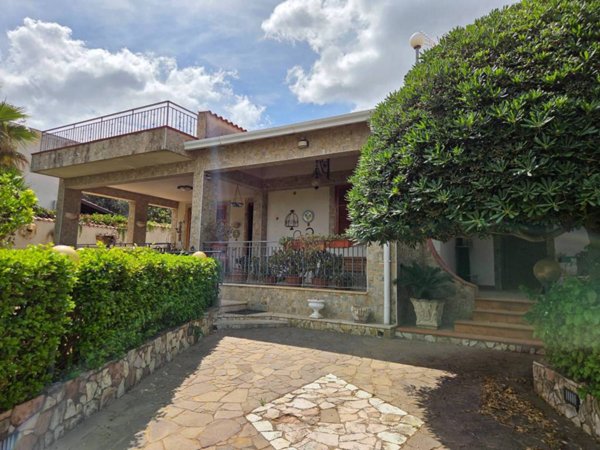 casa indipendente in vendita a Palermo in zona Villagrazia/Falsomiele