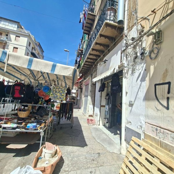 negozio in vendita a Palermo in zona Montepellegrino