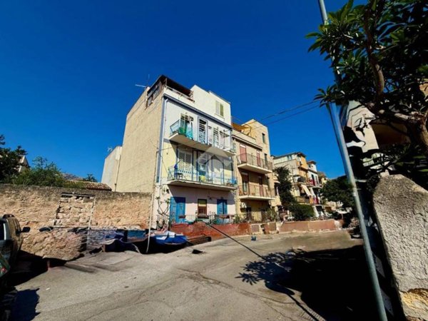 appartamento in vendita a Palermo in zona Partanna