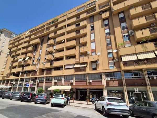 appartamento in vendita a Palermo in zona Malaspina/Palagonia