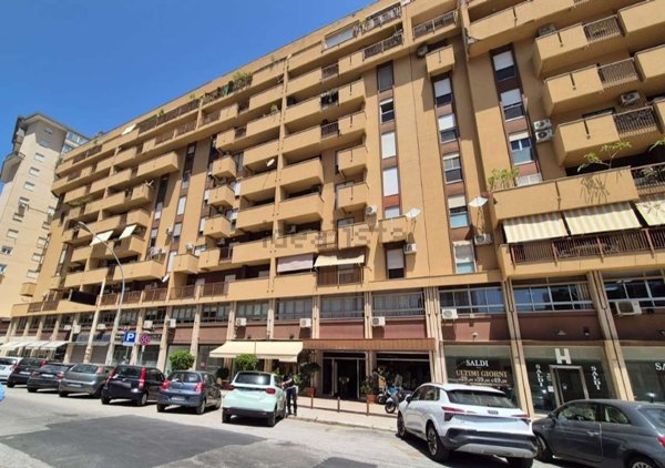 appartamento in vendita a Palermo in zona Malaspina/Palagonia