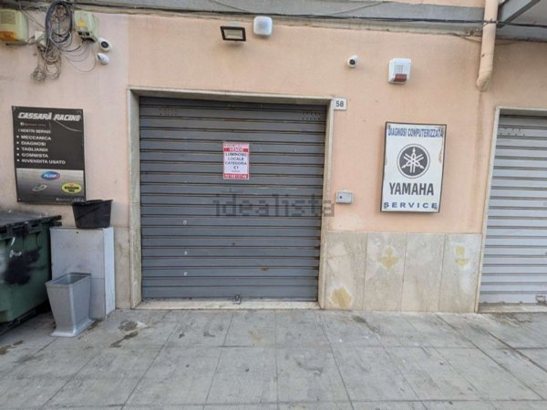 locale commerciale in vendita a Palermo in zona Malaspina/Palagonia