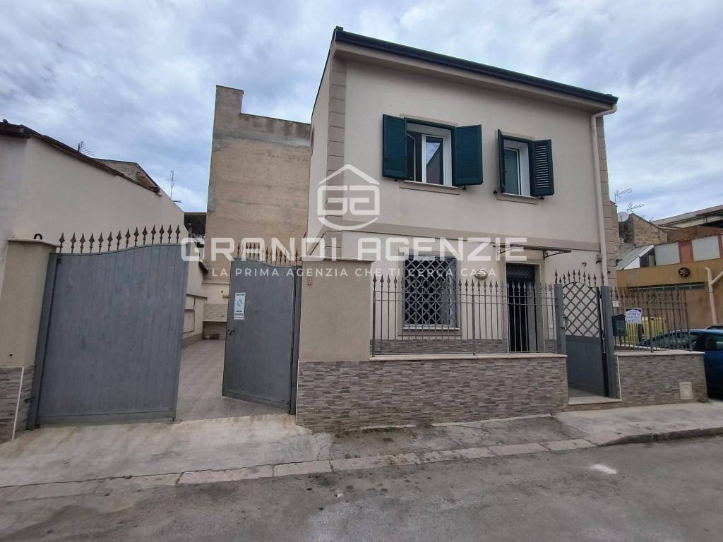 casa indipendente in vendita a Palermo in zona Partanna