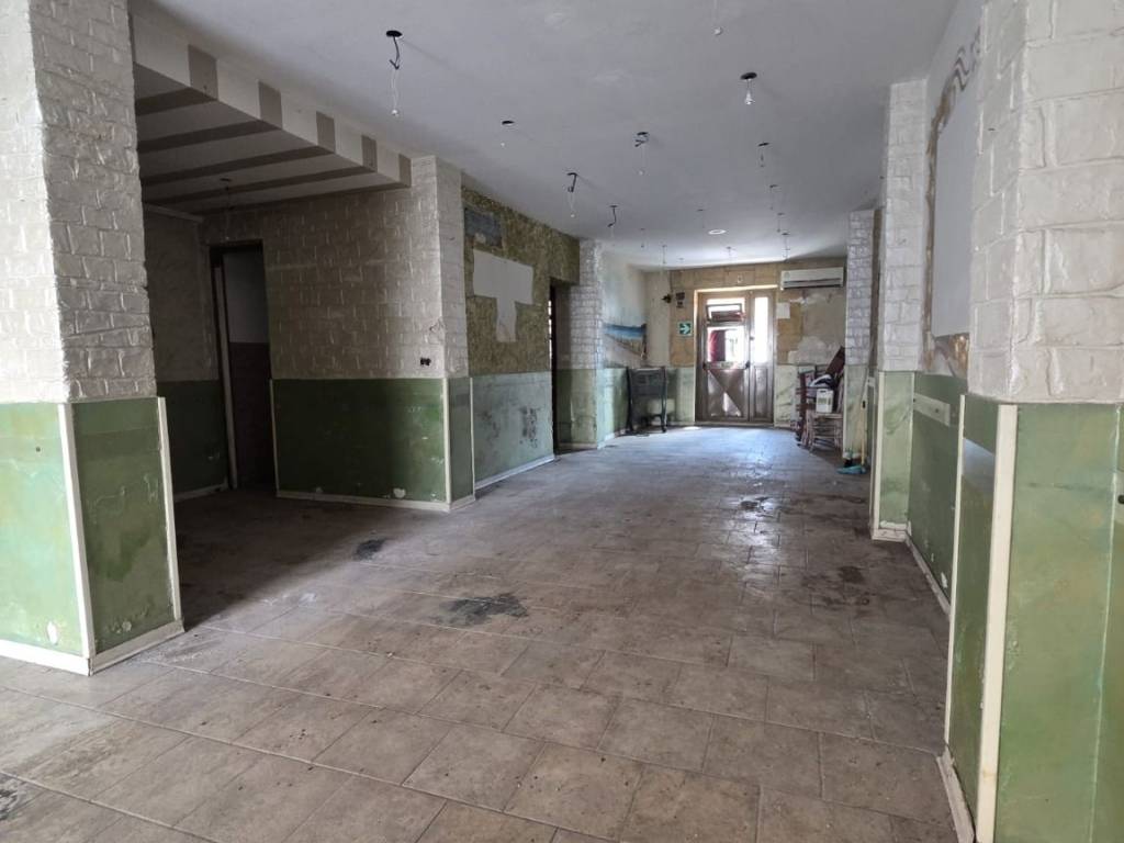 negozio in vendita a Palermo in zona Politeama