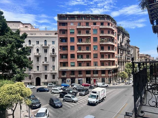appartamento in vendita a Palermo in zona Politeama
