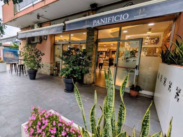 negozio in vendita a Palermo in zona Chiavelli