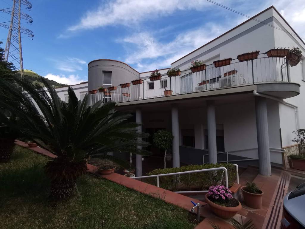 casa indipendente in vendita a Palermo in zona Borgo Nuovo