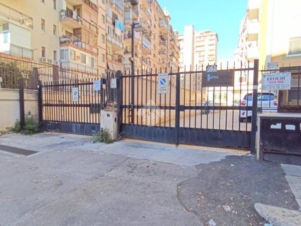 negozio in vendita a Palermo in zona Libertà
