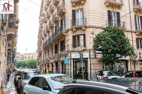appartamento in vendita a Palermo in zona Politeama