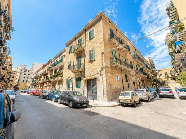 appartamento in vendita a Palermo in zona Zisa